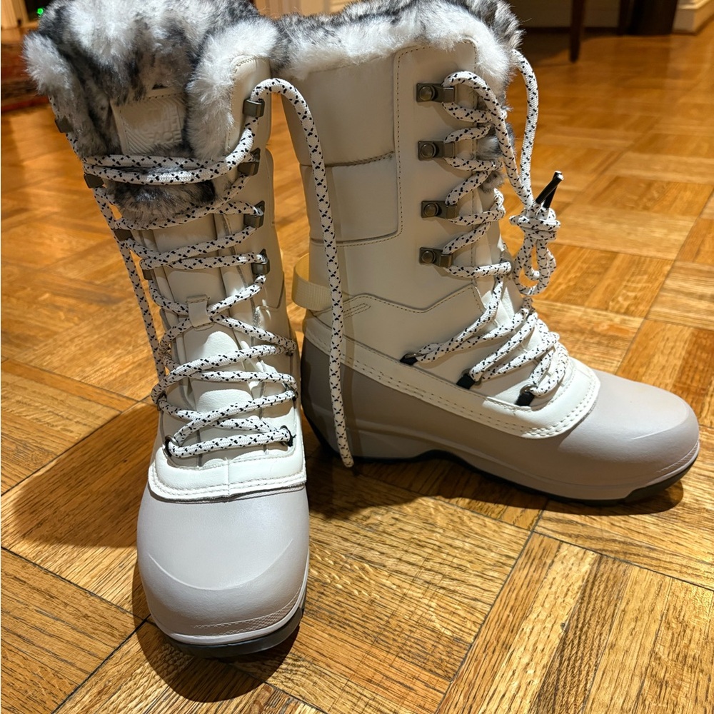 North Face Women's Shellista IV Luxe White Faux-Fur Lined Winter Lace-Up Boots
